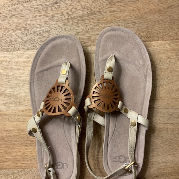UGG flat sandals size7 - Picture 2 of 5